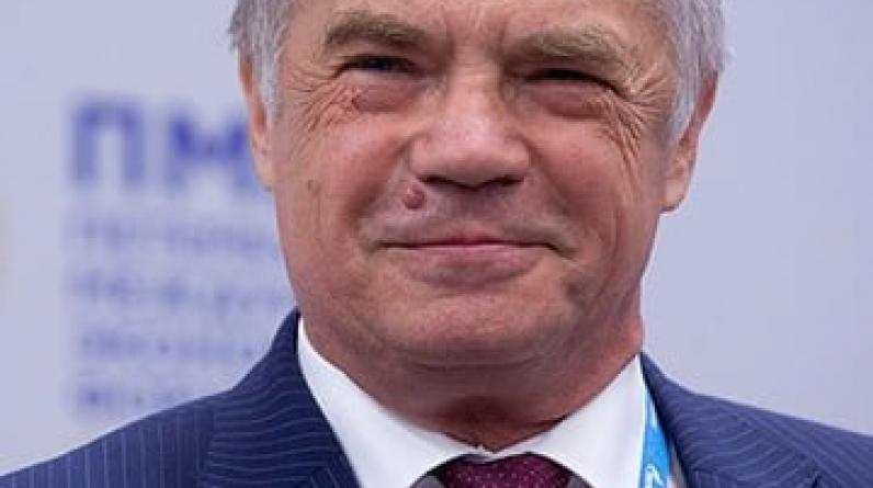 Гендиректор «Зенита» Медведев призвал болельщиков не покупать фальшивые сертификаты о вакцинации