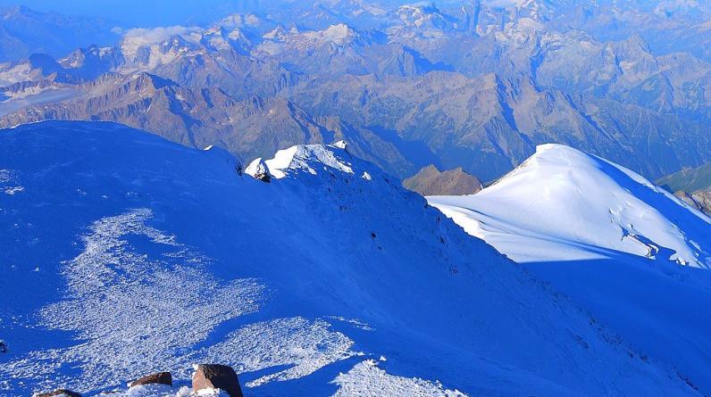 Пять российских альпинистов погибли во время восхождения на Эльбрус