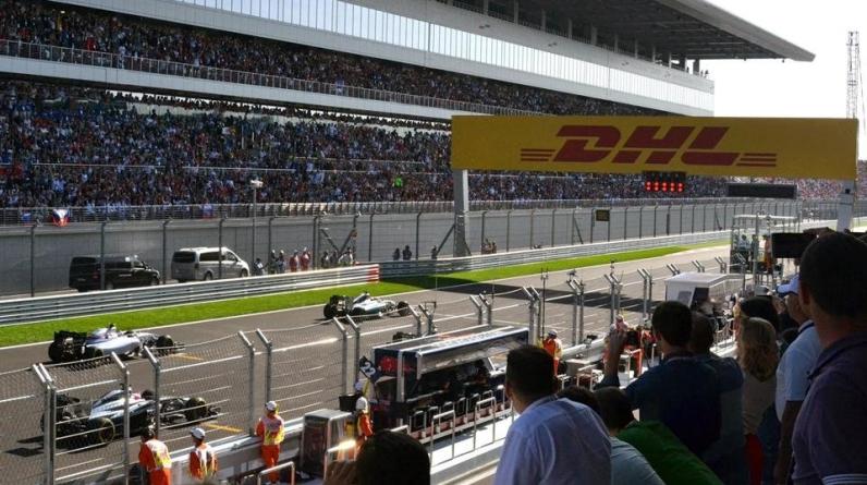 Хэмилтон победил в сотой гонке «Формулы-1», выиграв Гран-при России в Сочи