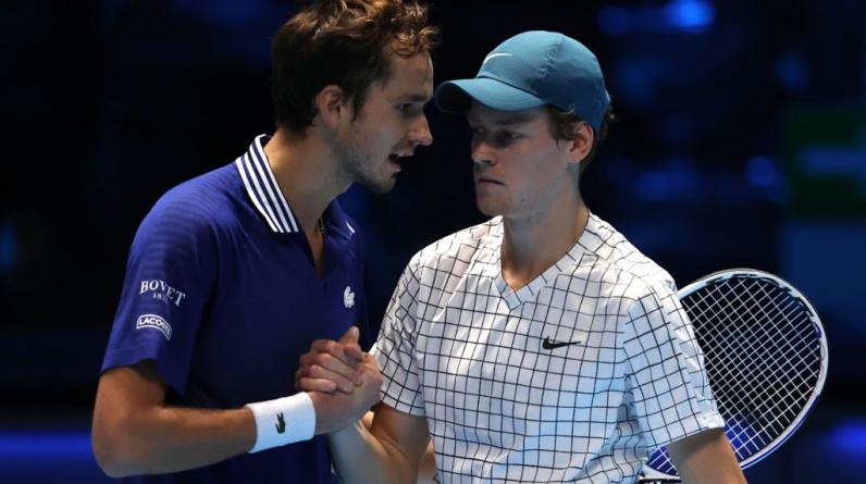 Медведев победил Синнера на Итоговом турнире ATP