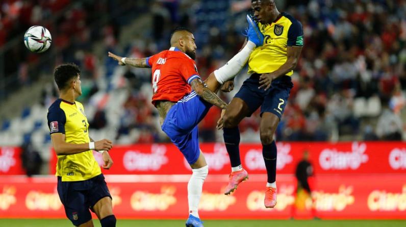 Видаль извинился за удаление в матче с Эквадором: он ударил соперника в стиле каратэ