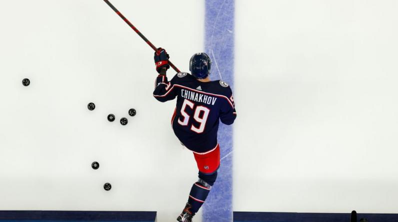 Дебютный гол Чинахова в НХЛ помог «Коламбусу» обыграть «Детройт»