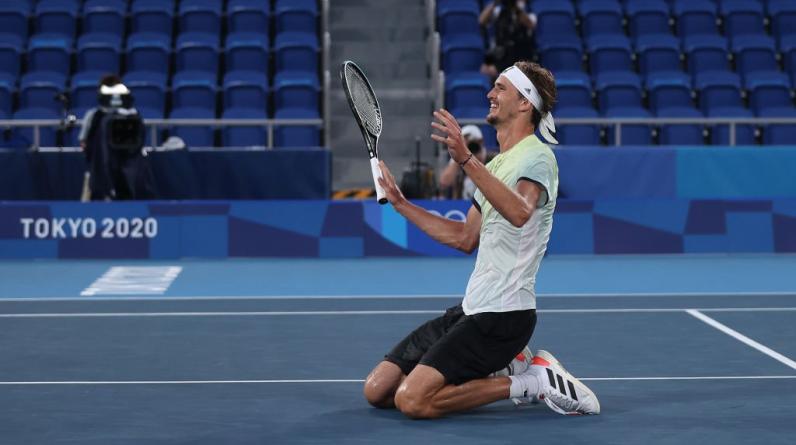 Зверев сыграет с Джоковичем в полуфинале Итогового турнира ATP