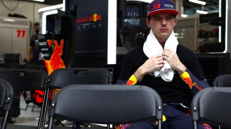 Ферстаппена оштрафовали за столкновение с Хэмилтоном в гонке Гран-при Саудовской Аравии