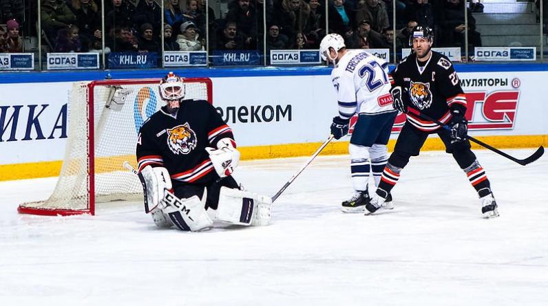 «Адмирал» минимально обыграл «Амур» в матче КХЛ