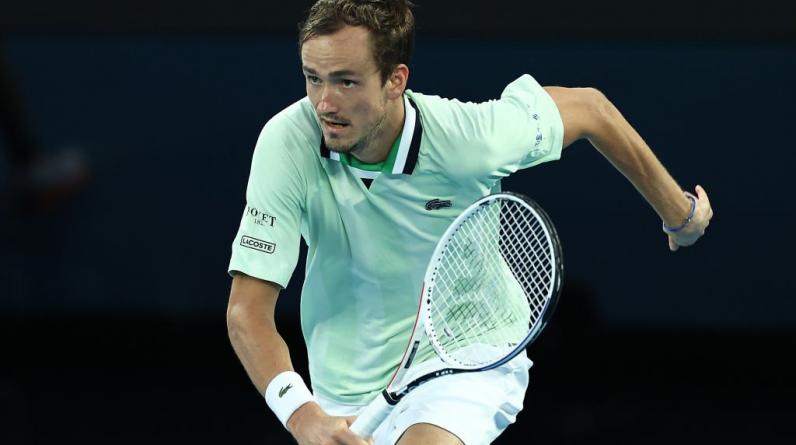 Медведев впервые в карьере обыграл Кирьоса и вышел в третий круг Auatralian Open