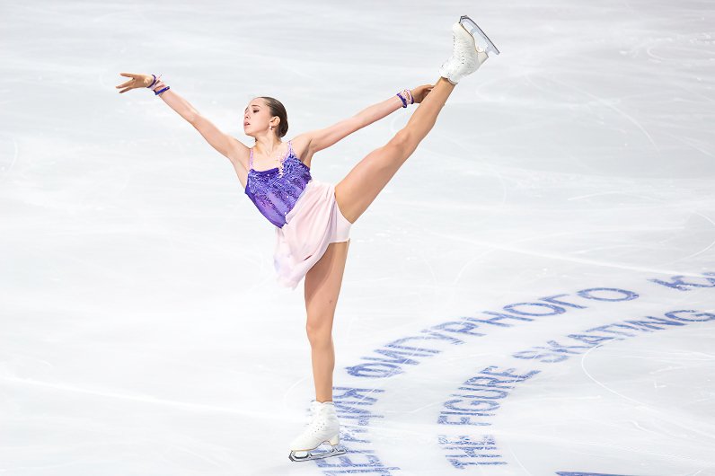 Прокат фигурного катания. Камила Валиева фигуристка 2022. Камилла Валиева на Finlandia Trophy 2021. Фигуристка Валиева на льду. Камила Валиева не на льду.