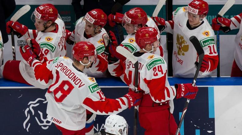 Крикунов назвал «бестолковыми» российских хоккеистов, снятых с рейса в Калгари