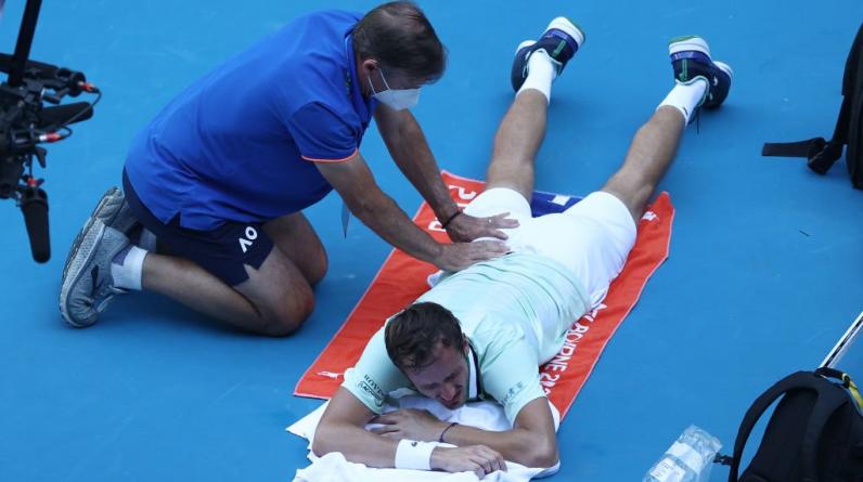Медведеву потребовалась медицинская пауза в матче с Кресси на Australian Open