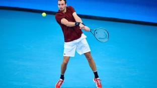 Сафиуллин уступил Шаповалову в первом матче полуфинала Кубка АТР Россия — Канада Сафиуллин уступил Шаповалову в первом матче полуфинала Кубка АТР Россия — Канада