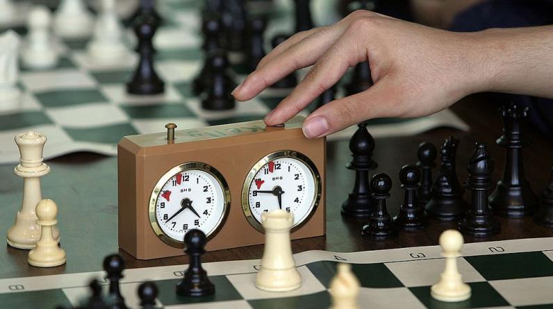 Российский шахматист получил техническое поражение за отказ надеть маску