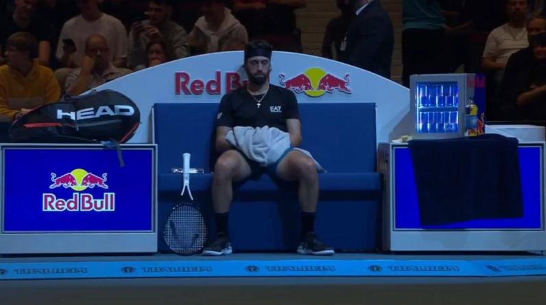 Грузинский теннисист Басилашвили прикрыл свое имя на родном языке. Из солидарности с Медведевым?