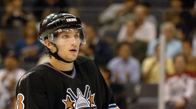 17 лет назад Овечкин дебютировал в НХЛ. Он забил 2 шайбы «Коламбусу» и чуть не лишился зуба