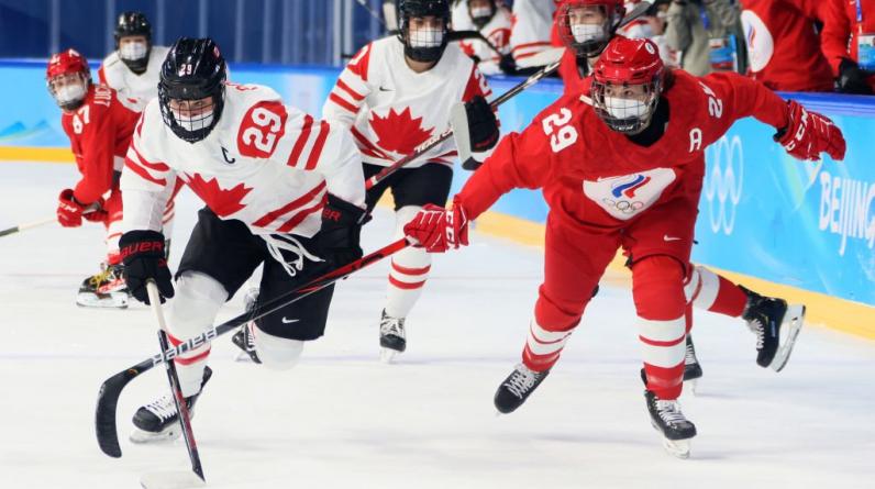 Две российские хоккеистки сдали положительный тест на коронавирус после матча с Канадой на ОИ-2022