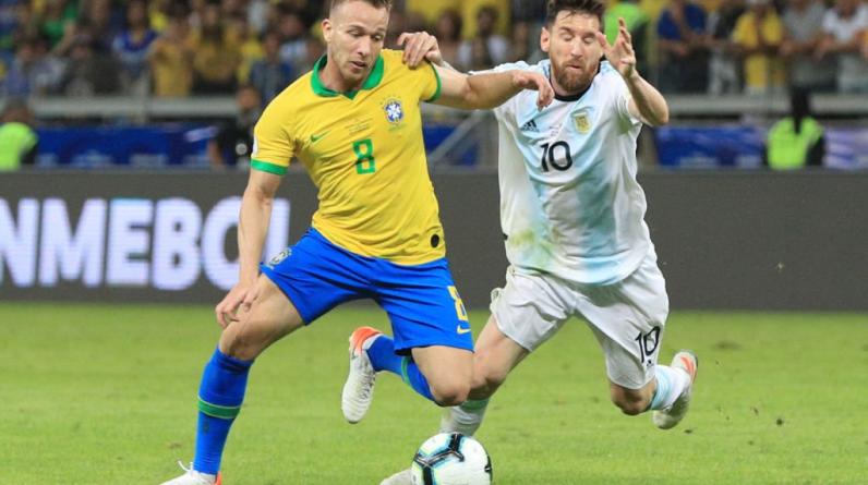 ФИФА дисквалифицировала четырех футболистов сборной Аргентины по итогам матча с Бразилией