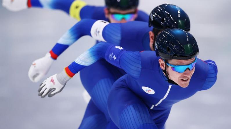 Российские конькобежцы завоевали «серебро» ОИ-2022 в командной гонке