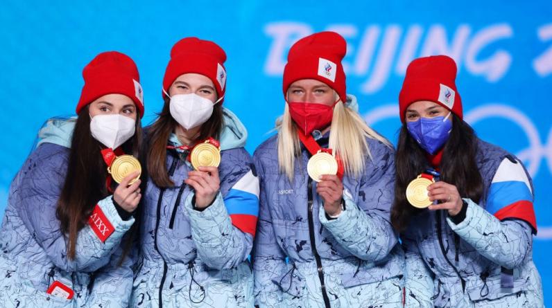 «Золото» российских лыжниц и тренировки Валиевой: лучшие фото Олимпиады-2022 за 12 февраля