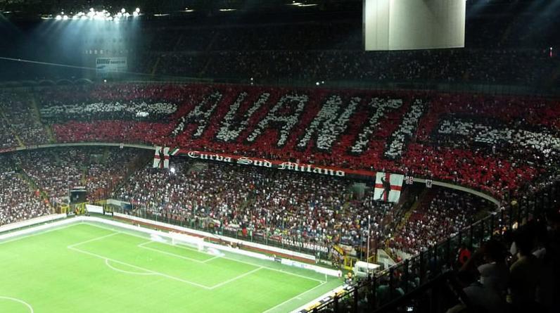 Дубль Жиру принес «Милану» победу над «Интером» в матче Серии А