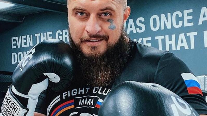 Боец поп-MMA Максим Щербаков рассказал о нынешних взаимоотношениях с тренером Кармазяном