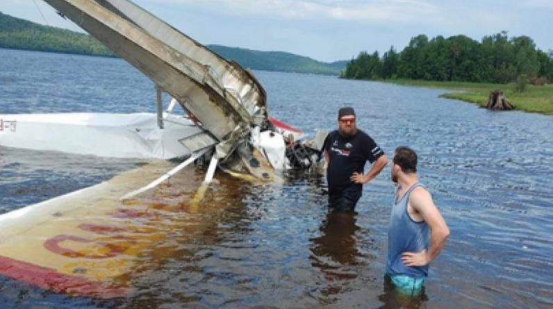 Хоккеист из НХЛ спас пилота самолета после крушения на озере