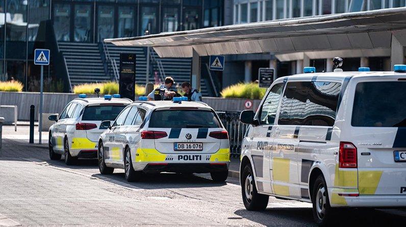 Шведский тренер на досмотре в аэропорту пошутил, что у него бомба. Всех эвакуировали