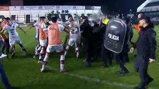 Команда из Аргентины подралась с полицией прямо на поле