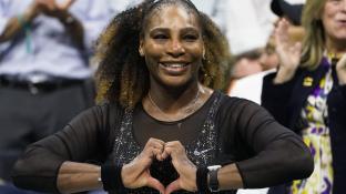 Серена Уильямс играет на US Open в экипировке с сотнями бриллиантов