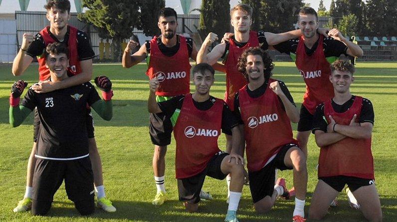 8 игроков «Акхисарспора» исключили из команды за поедание пахлавы от кандидата в президенты клуба