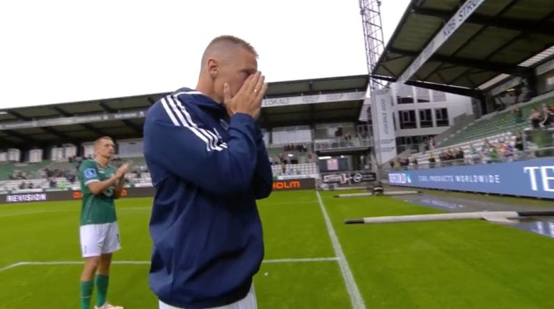 Бывшие болельщики поддержали игрока из Дании, потерявшего жену, и растрогали его до слез