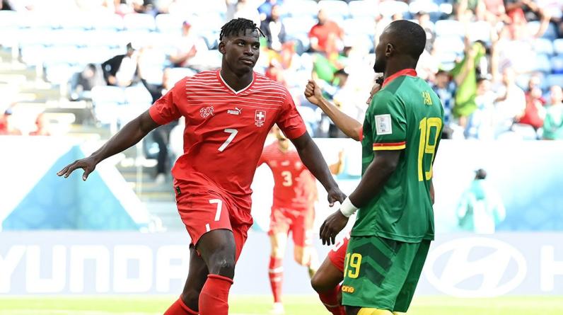Матч Швейцария – Камерун нарушил правила ФИФА. Могли пострадать зрители с дальтонизмом