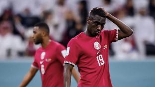 Страна-хозяйка впервые в истории проиграла стартовый матч ЧМ. До этого были 16 побед и 6 ничьих