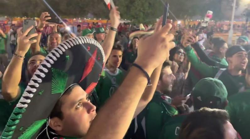 Мексиканский фанат пытался пронести алкоголь на стадион в бинокле. Полиция раскрыла гения (ВИДЕО)