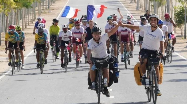 Французские велосипедисты преодолели 7000 км. Они хотели поболеть за сборную на ЧМ в Катаре