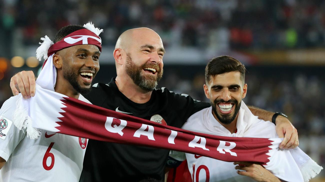 Феликс Санчес с игроками Катара