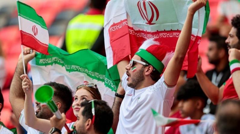 Иран потребовал отстранить США на 10 матчей за оскорбление флага. Американцы извинились