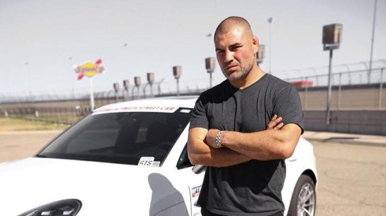 Боец UFC устроил погоню за насильником и расстрелял его машину. Спортсмена освободили под залог