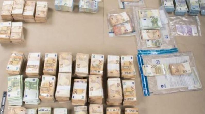 Полиция изъяла более €1,5 млн наличными в ходе обысков в ЕП по делу о коррупции в связи с ЧМ-2022