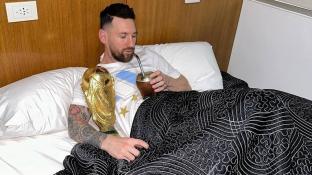 Месси закосплеил знаменитое фото Овечкина. Лео продолжает кайфовать от победы на ЧМ-2022