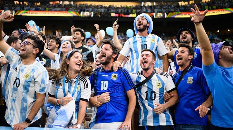 Мир отмечает победу Аргентины и Месси. Безумие из Буэнос-Айреса, Майами, Неаполя и других городов
