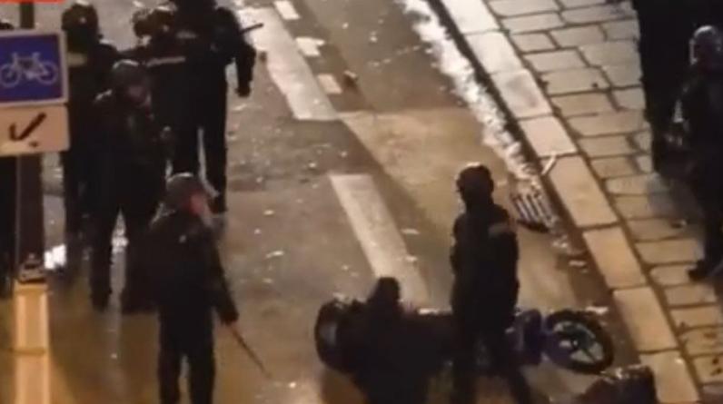 После столкновений фанатов Марокко и Франции с полицией в Париже арестованы 74 человека