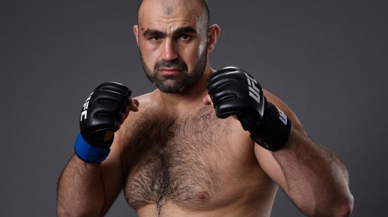 Россиянин Абдурахимов потерпел четвёртое поражение подряд в UFC