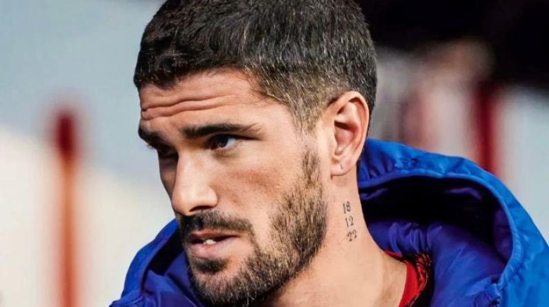 Полузащитник сборной Аргентины набил татуировку на шее с датой финала ЧМ-2022 в Катаре